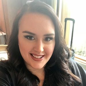 Meet your Posher, Adrienne